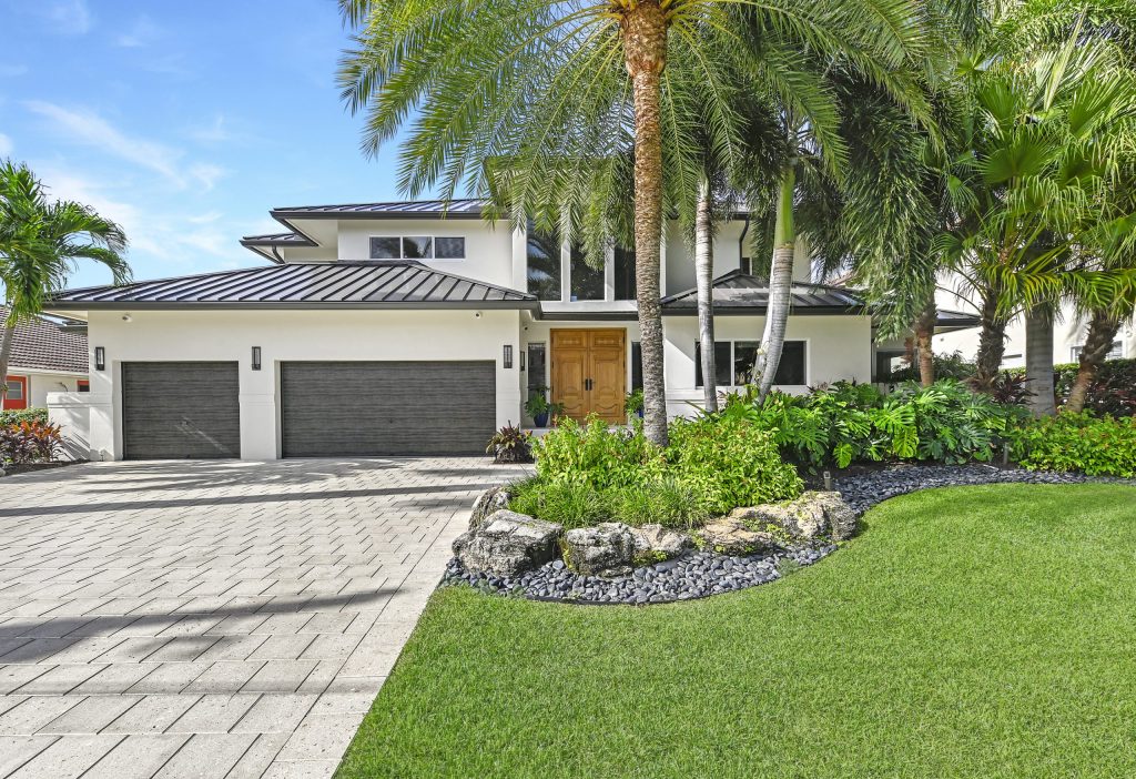 Waterfront New Build: Tropic Isle
